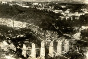 9 липня 1941 року радянські війська підірвали Новопланівський міст у Камянці-Подільському. Фото: k-p.net.ua